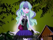 Monster High Twyla Dreamland Dressup Online Dress-up Games on NaptechGames.com